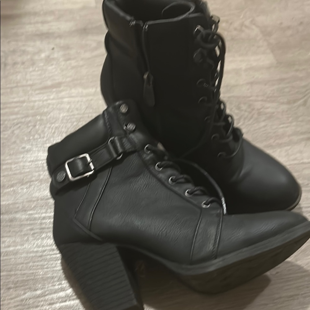 Black ankle boots by Daisy Fuentes